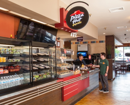 GCVC_PizzaHutExp_WithPeople_6x4